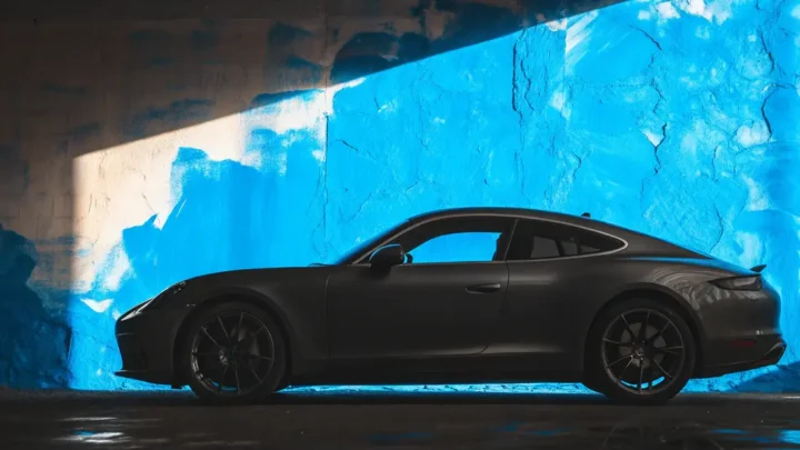 Coût peinture voiture&nbsp;: comment calculer votre budget et choisir la bonne option