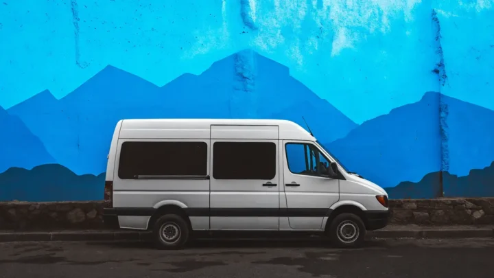 Location van Albanie&nbsp;: agences, prix et conditions pour réserver sans surprise